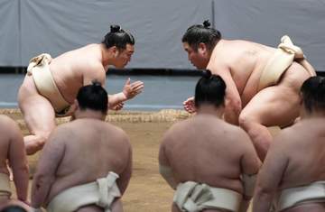 関取復帰の炎鵬が白まわし姿で十両の稽古に参加、稽古総見で大拍手「場所はこれ以上のお客さん。想像するだけでワクワク」