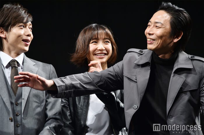 染谷俊之、篠田麻里子、岡田達也 (C)モデルプレス