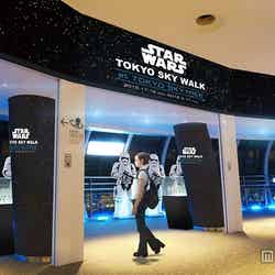  東京スカイツリー天望回廊装飾（イメージ）／（C）2015 Lucasfilm Ltd. & TM. All Rights Reserved.（C）TOKYO-SKYTREE