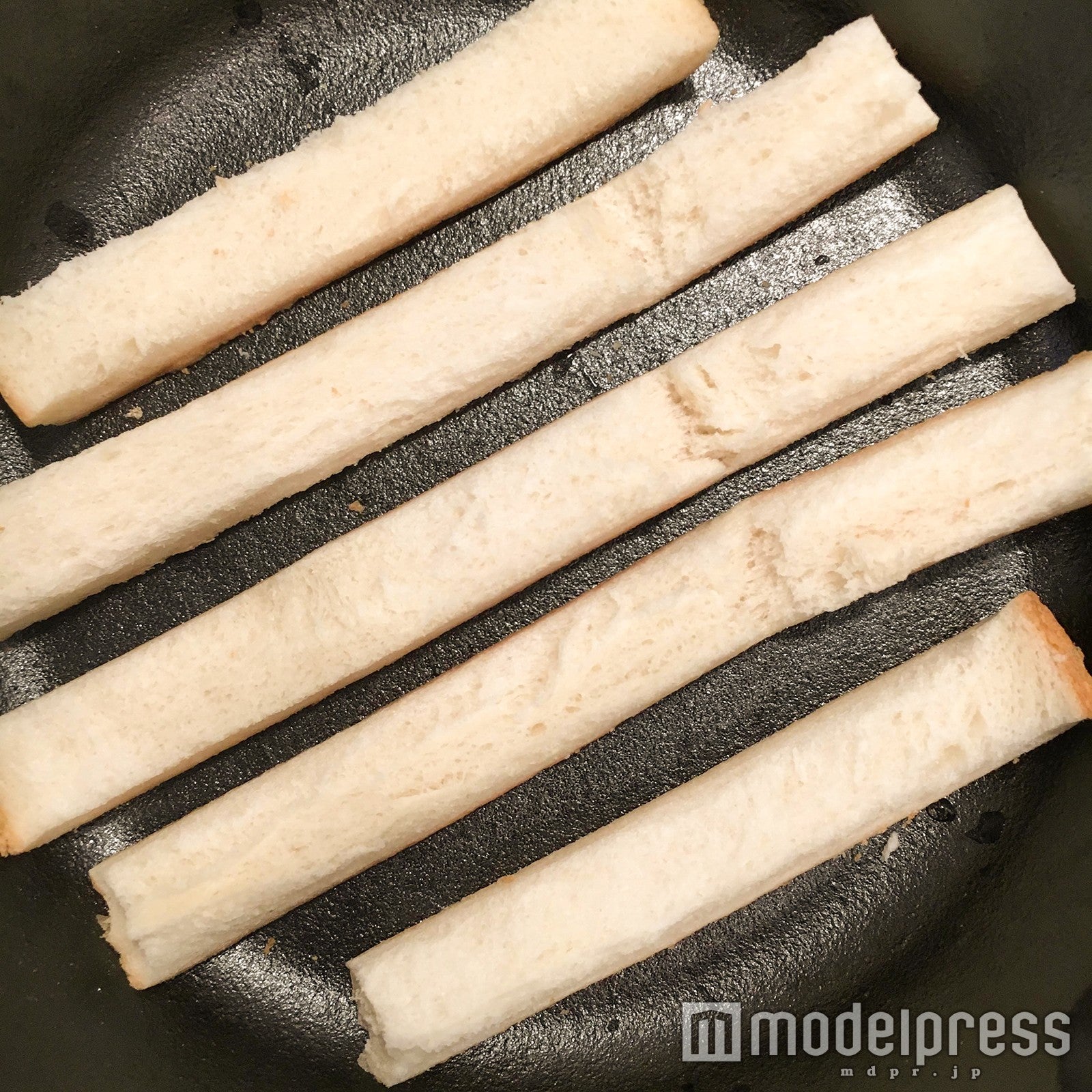 フライパンにそって並べてみて／画像提供：柏原歩