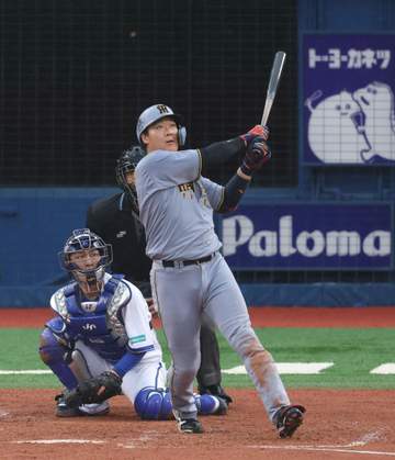 阪神・大山が今季18号ソロ ハマスタで球場別最多6本目 4年ぶり80打点まであと1