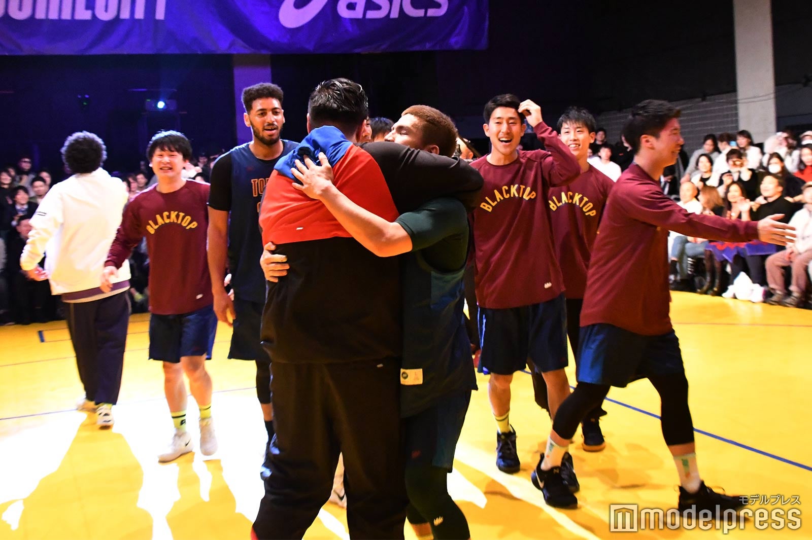 優勝に歓喜する選手たち （C）モデルプレス