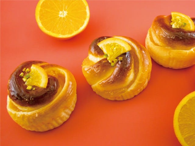 阪急電車の駅ナカパン店「フレッズカフェベーカリー」の初夏限定“柑橘フェア”に、甘酸っぱい新作パンが集結！