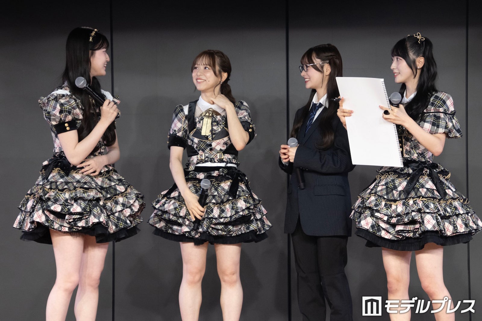 八木愛月、倉野尾成美、伊藤百花、佐藤綺星（C）モデルプレス