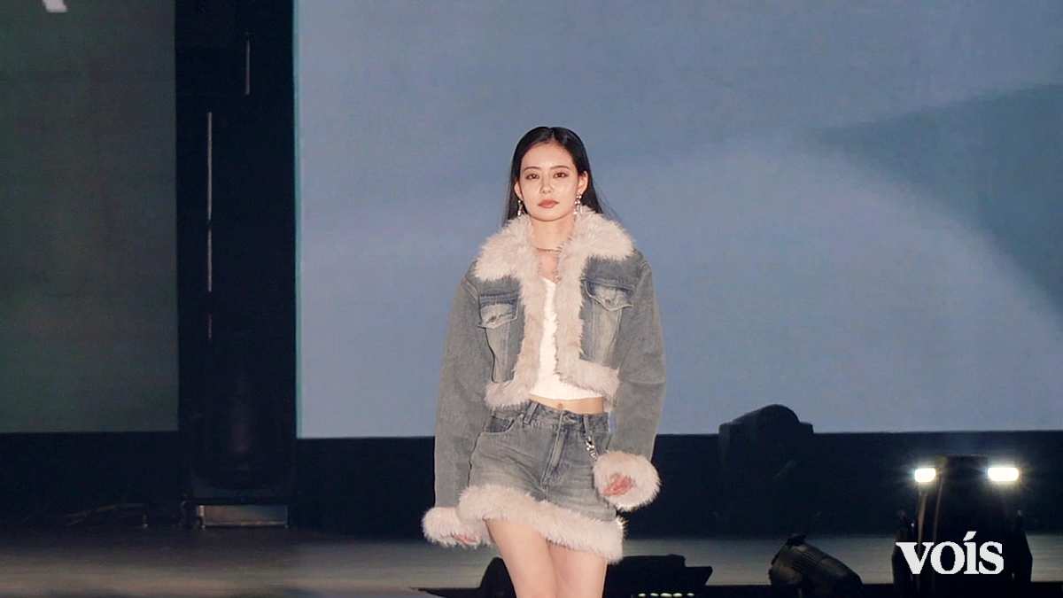 なごみ、ボアファーデニムのセットアップで美脚見せ Y2Kテイストな冬のヘルシーガーリー