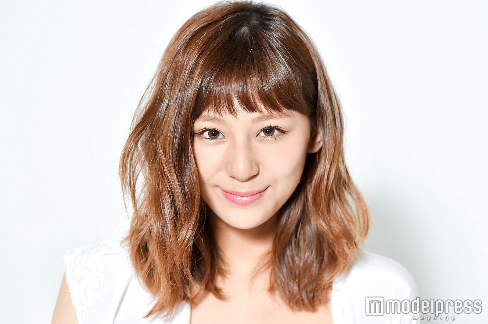 西内まりやの“オン眉ロブヘア”を真似したい！ヘアアレンジを本人が解説 - モデルプレス