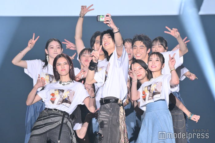 奥平大兼、蒔田彩珠、吉柳咲良、上坂樹里、高石あかり、八村倫太郎、山下幸輝、永瀬莉子、森愁斗、安斉星来、矢吹奈子の撮影の様子(C)モデルプレス