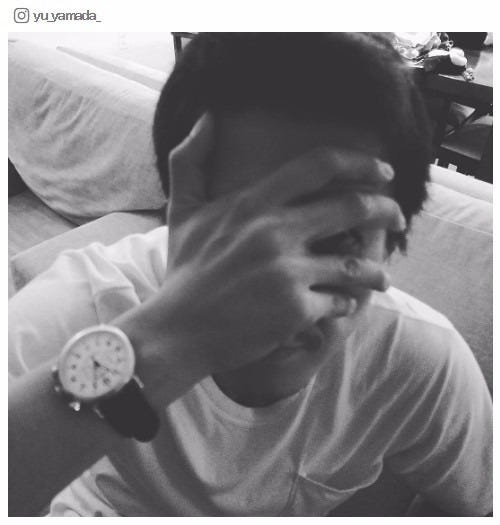 山田優のInstagramに登場した小栗旬/山田優Instagramより