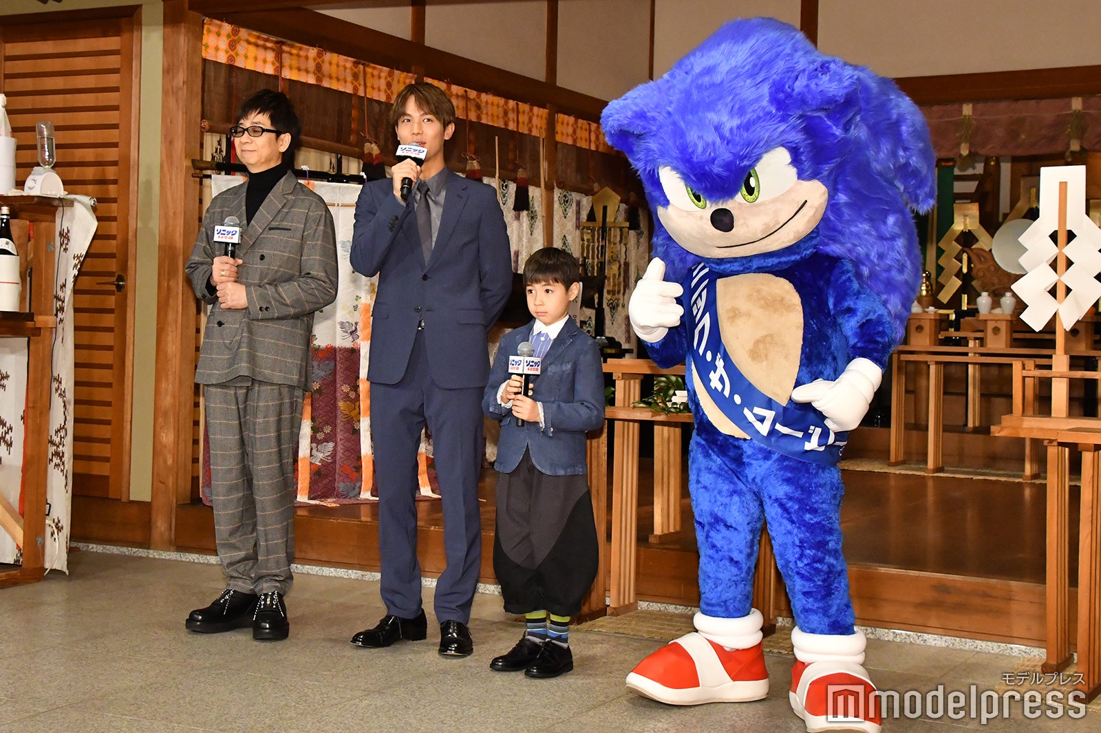 左から：山寺宏一、中川大志、寺嶋眞秀 （C）モデルプレス