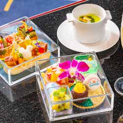 「ハイピリオン・ラウンジ」での食事つきプラン(C)Disney