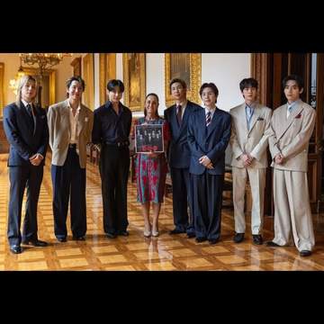 BTSがツアーでメキシコへ 大統領と歓談後バルコニーでファンへあいさつ 一目見ようと約5万人集結