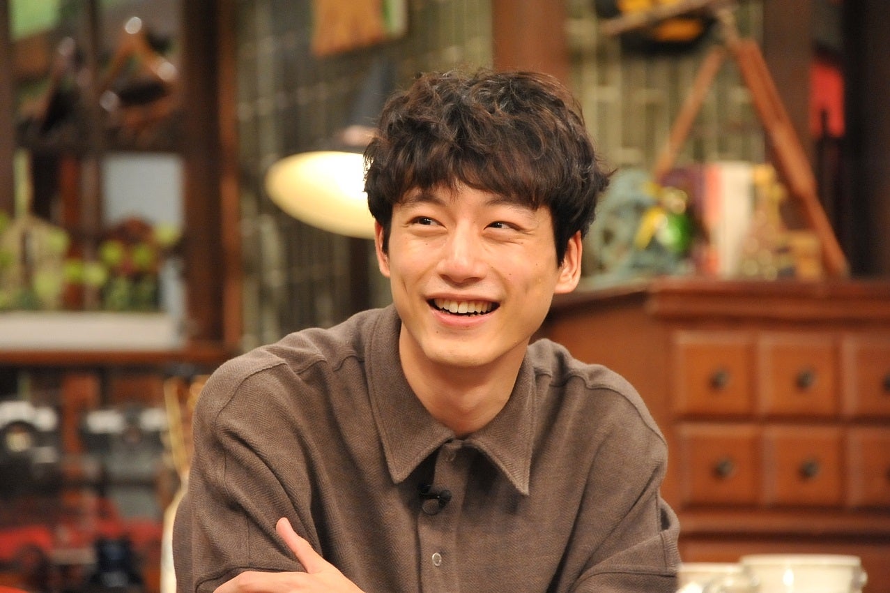 坂口健太郎が対抗心燃やす？モノマネ披露