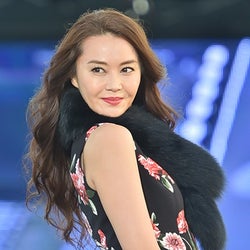 観月ありさ バリ挙式を報告 ウェディングドレスを 早着替えパフォーマンス モデルプレス