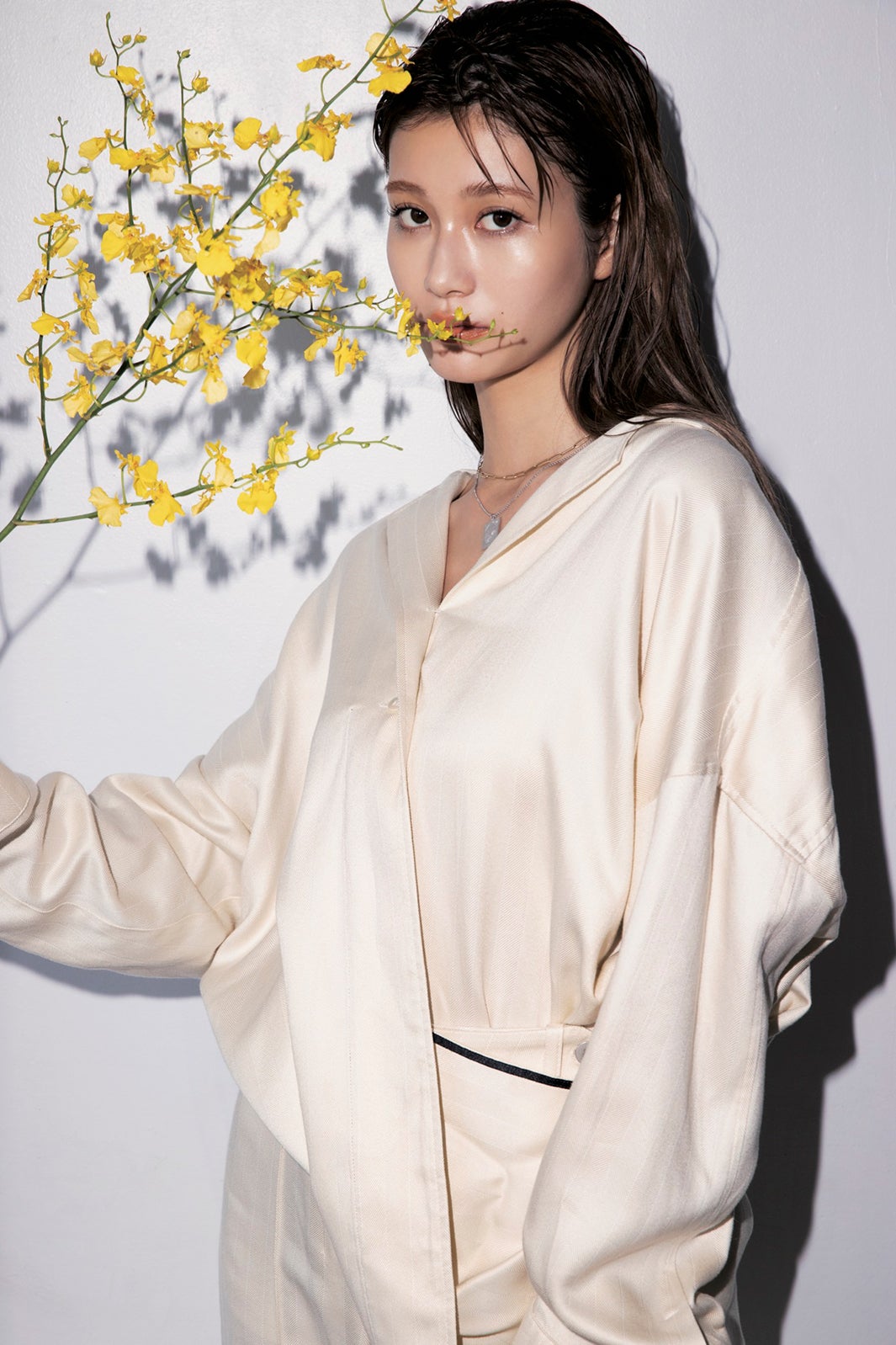 生見愛瑠、大人モードで雰囲気ガラリ 「GIANNA」初登場