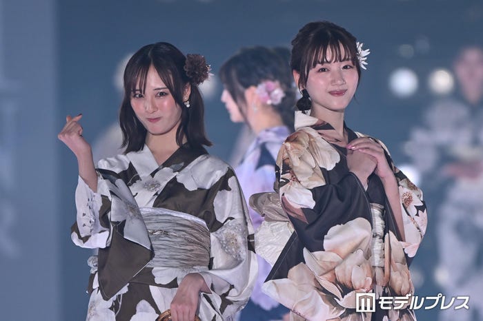 大友花恋、佐々木美玲(C)モデルプレス