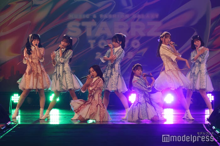 22/7(C)モデルプレス