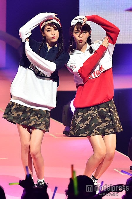 三吉彩花、江野沢愛美 （C）モデルプレス