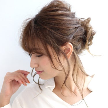 韓国風ロングヘアアレンジ集 ルーズ感を出した髪型で簡単に叶えるこなれ大人スタイル モデルプレス