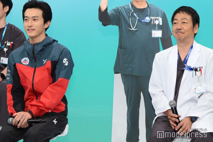 1年半の共演経て食事へ誘う杉野遥亮、誘われる大森南朋(C)モデルプレス