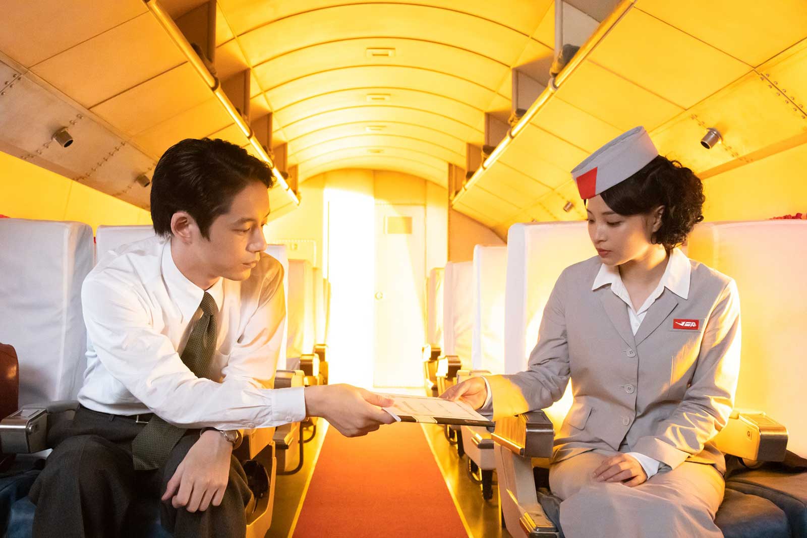 広瀬すず＆坂口健太郎、“尊すぎる”胸キュン先行カット公開 淡い恋の行方に注目＜エアガール＞