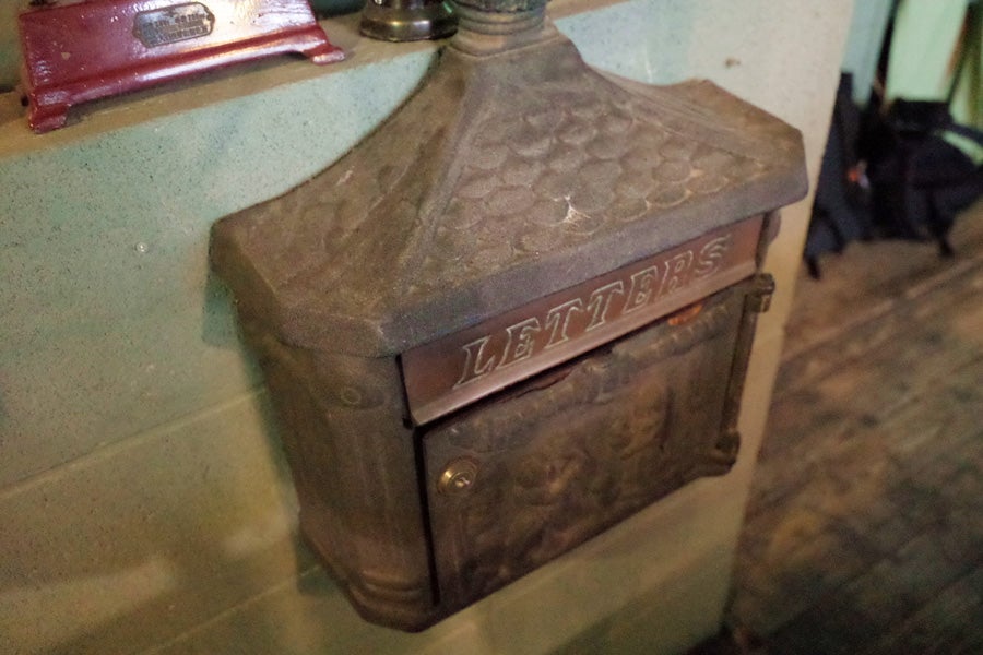 アール座読書館ポスト