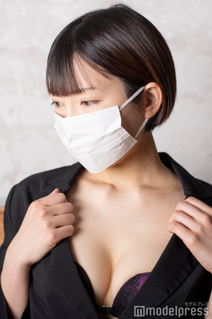 丸の内OLレイナ(C)モデルプレス