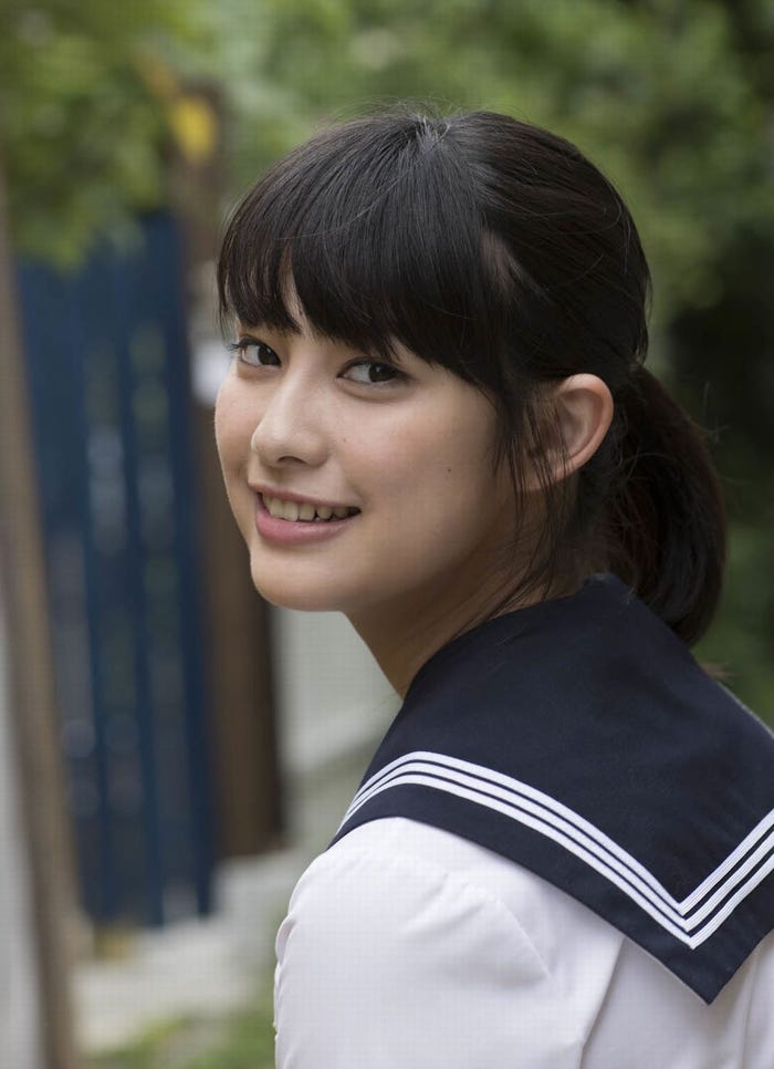 玉田志織初の写真集『はじめまして 16歳』より(画像提供:ワニブックス)