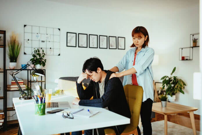 2人きりで話したり会ったりするのを避ける