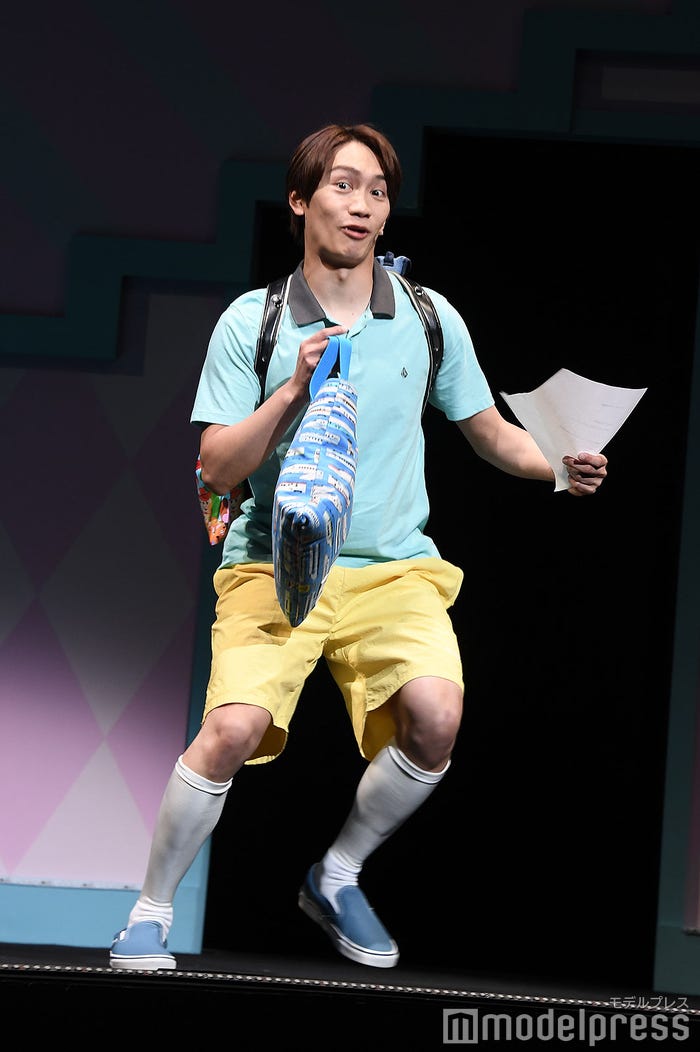 記者の撮影を妨げる小学生の藤原丈一郎(C)モデルプレス