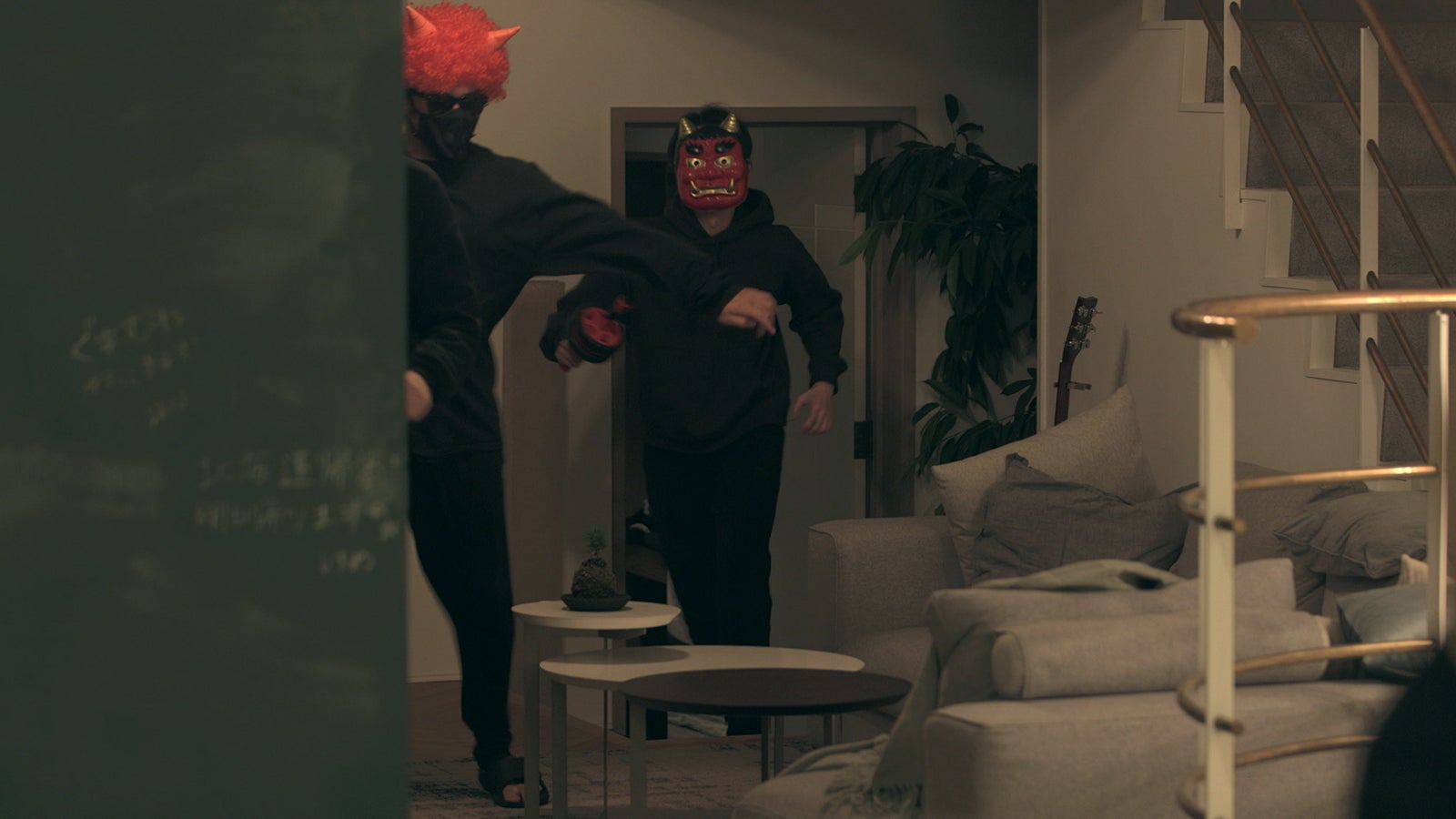 鬼になった男子メンバー「TERRACE HOUSE TOKYO 2019-2020」40th WEEK（C）フジテレビ／イースト・エンタテインメント