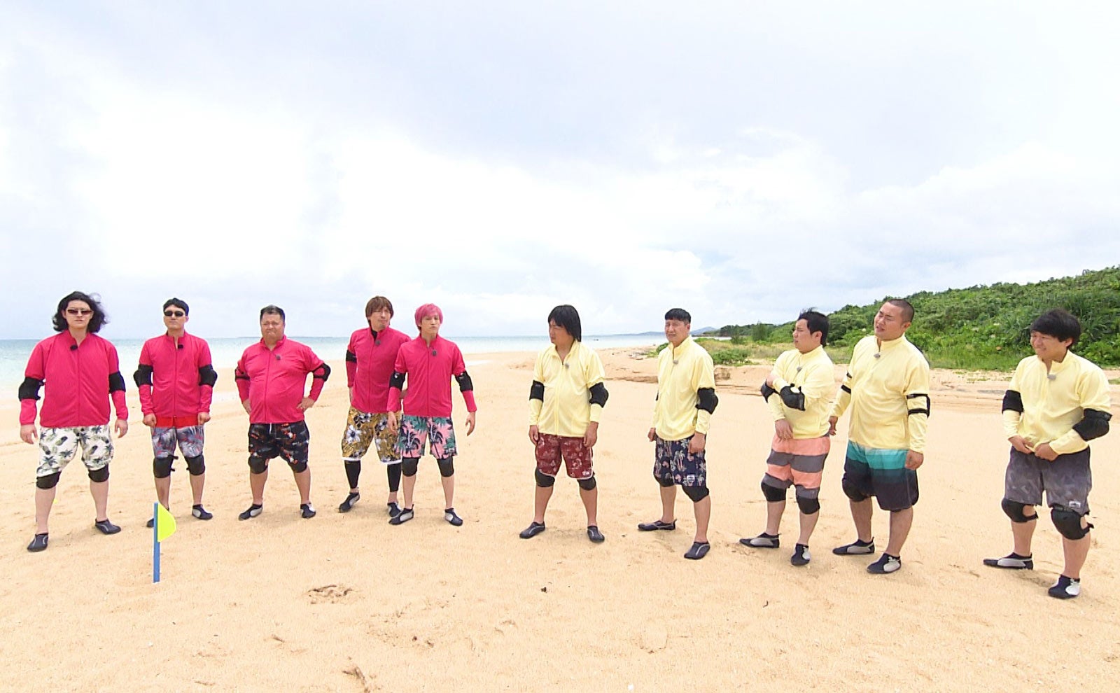 （左から）粗品、菊田竜大、小杉竜一、EXIT（りんたろー。、兼近大樹）、チョコレートプラネット（松尾駿、長田庄平）、せいや、岡部大、秋山寛貴（C）フジテレビ