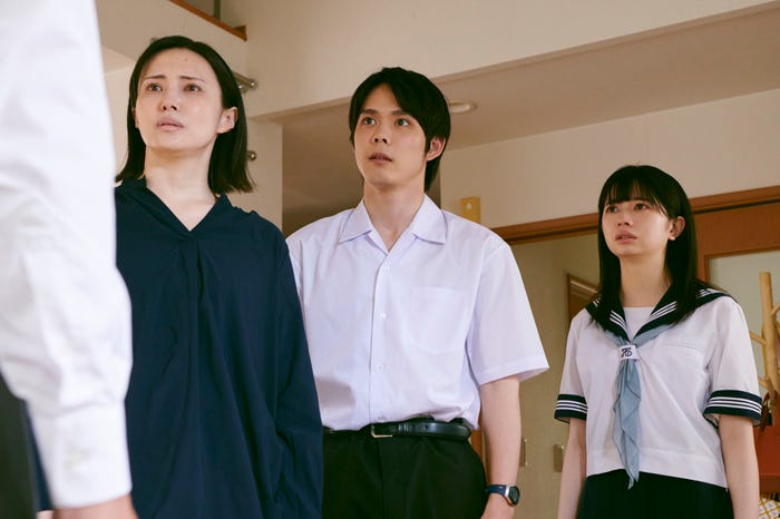 美村里江、細田佳央太、桜田ひより「あの子の子ども」第9話より(C)カンテレ