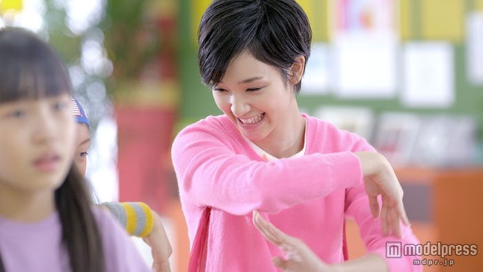 剛力彩芽がインストラクター役に