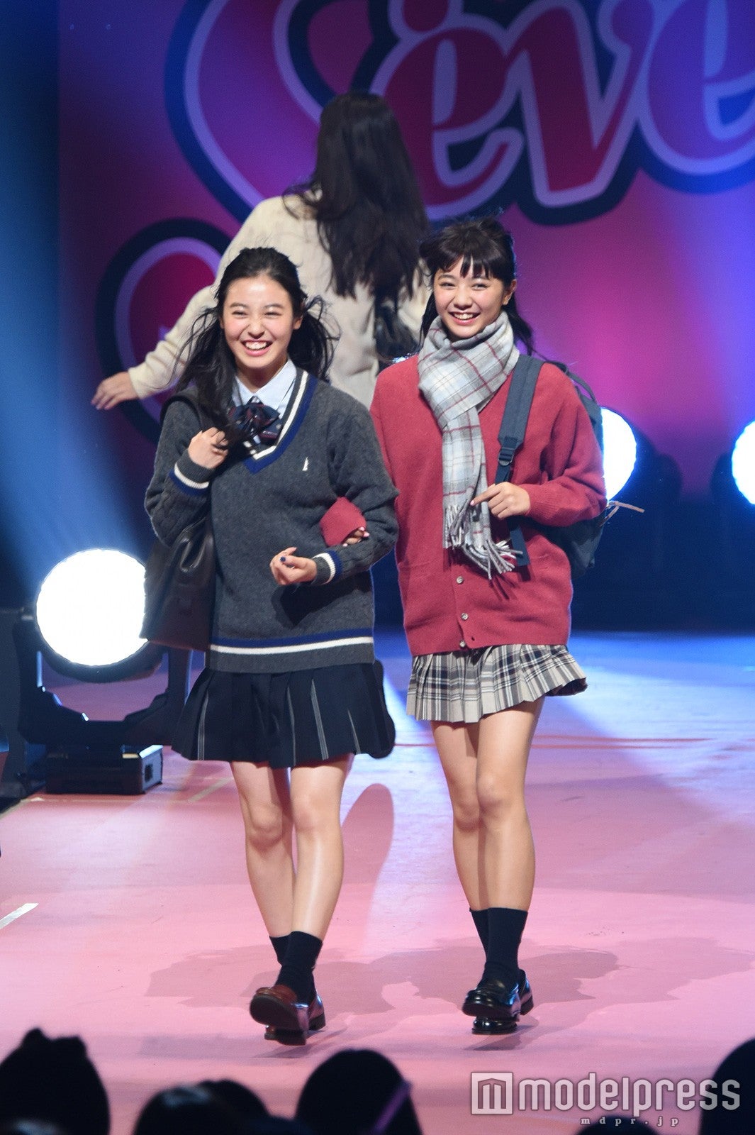 田辺桃子、川津明日香（C）モデルプレス