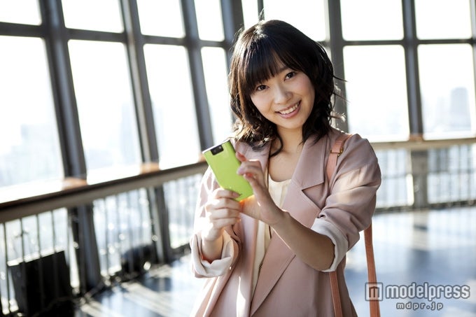 ソロデビューシングルの全貌が明らかとなったAKB48指原莉乃／「33人の指原莉乃×中村太洸」オフショットより