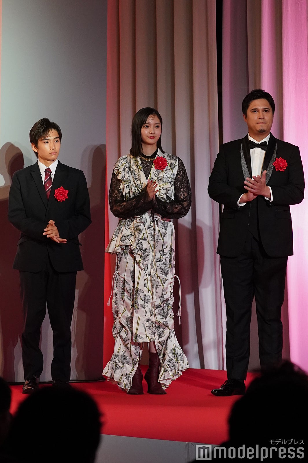 及川桃利、新川優愛、木村昴（C）モデルプレス