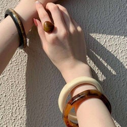 2019夏のトレンドアクセサリーはこれ!クリアやマーブルが注目株♡