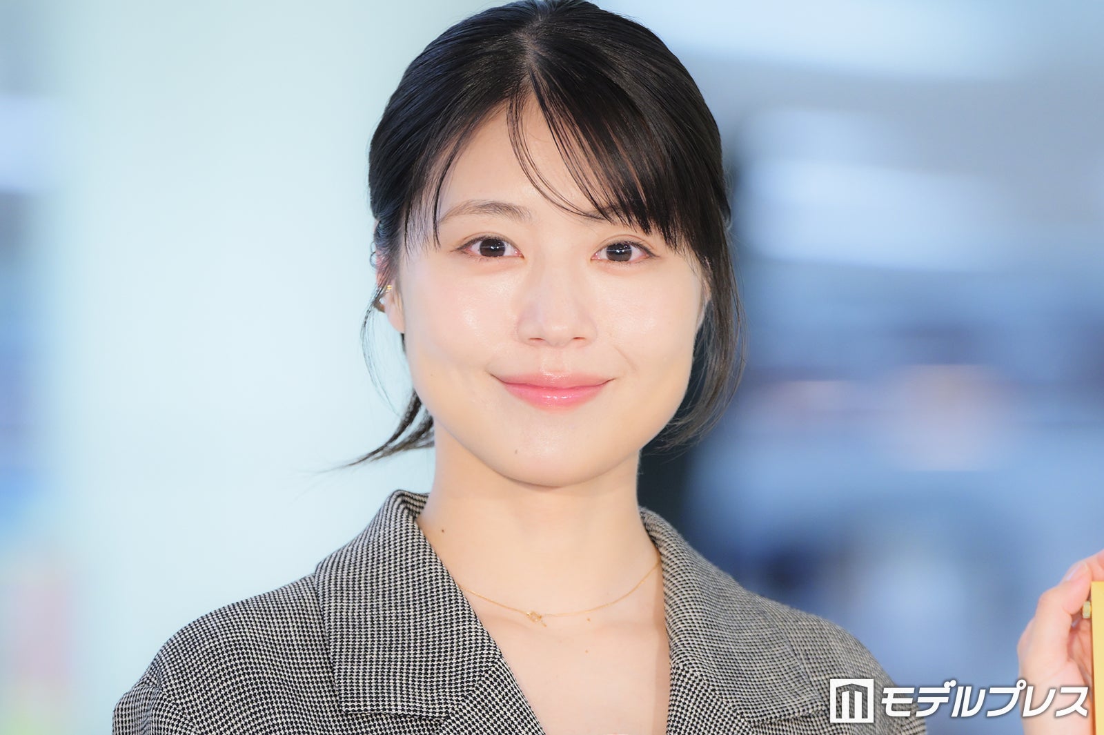 有村架純、羽田空港の税関エリアに登場 映画史上初のコラボイベントに喜び「結構パンチの効いたキャッチコピーで（笑）」