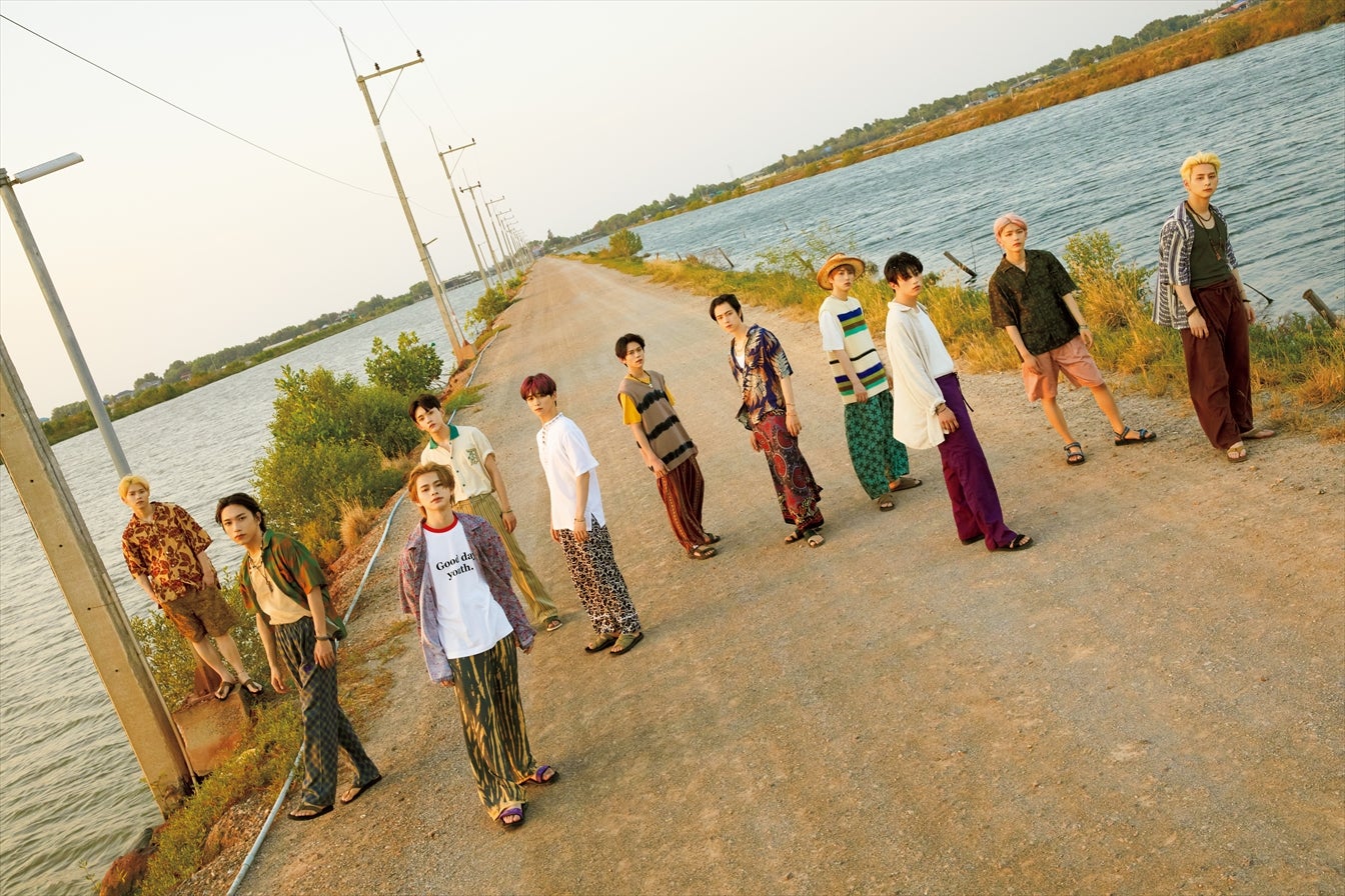 INI、1st写真集決定 絆を確かめ合う旅に＜Chrono＞