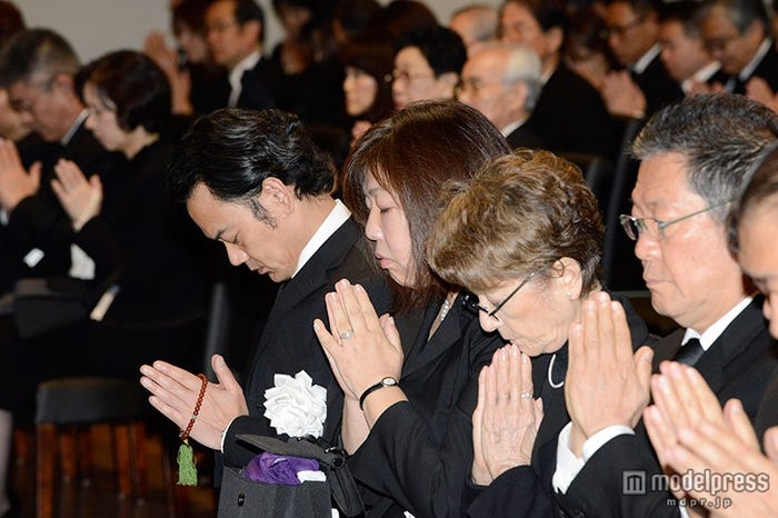 川島なお美さん告別式 拍手で最後の別れ モデルプレス 川島なお美さん告別式 拍手で最後の別れ モデルプレス