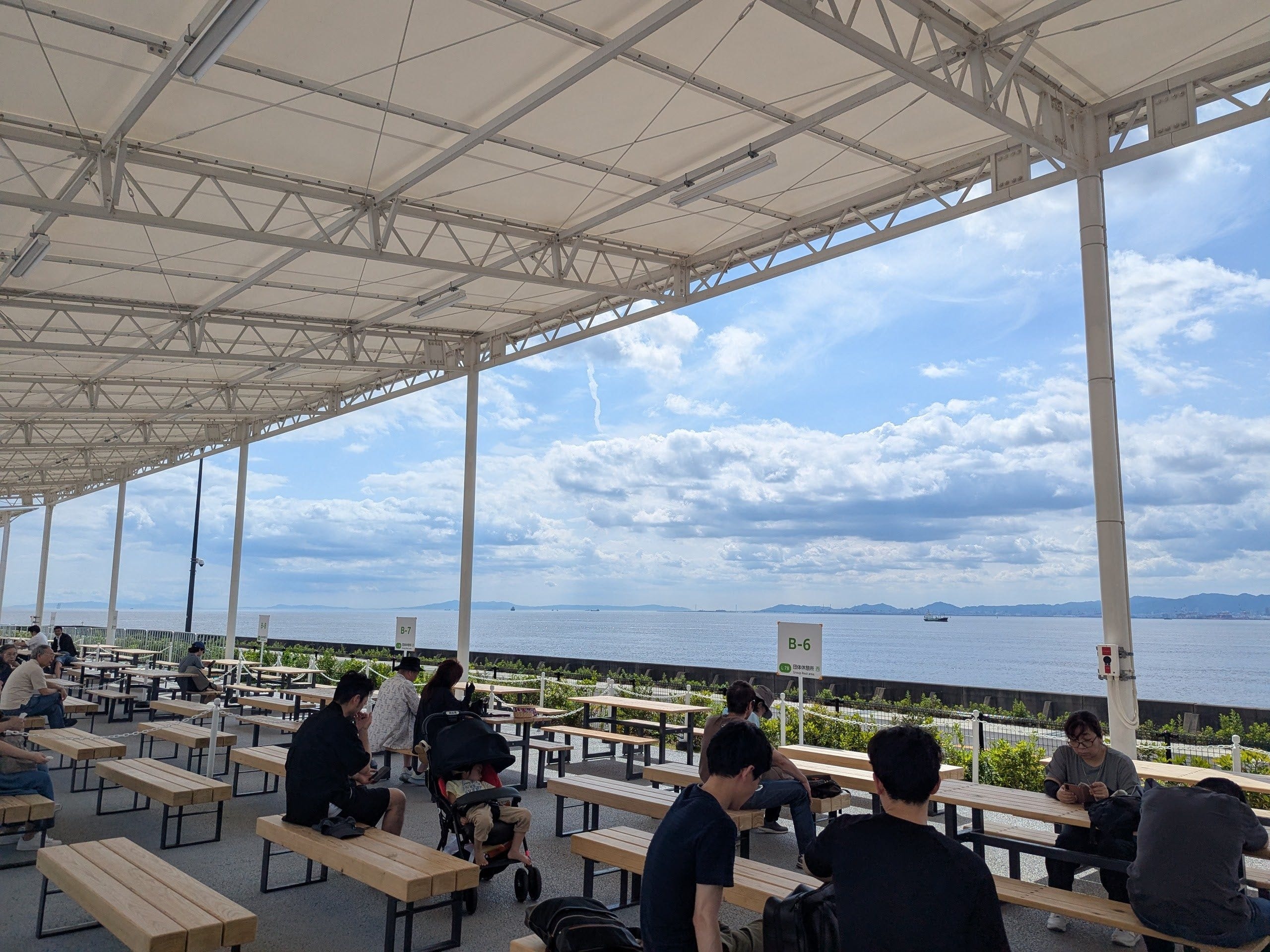 フューチャーライフゾーンは、海外の雰囲気は薄いですが気候のよいシーズンはちょっとくつろぐのに意外と穴場!