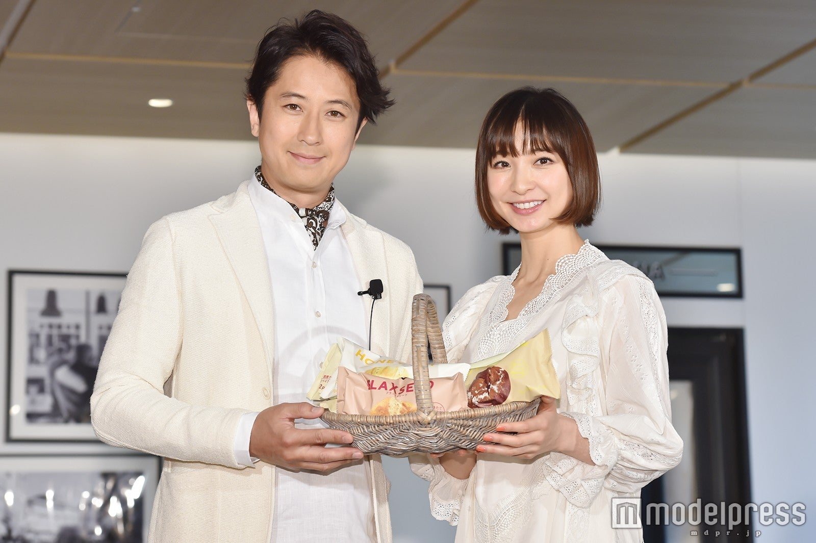 谷原章介、篠田麻里子 （C）モデルプレス