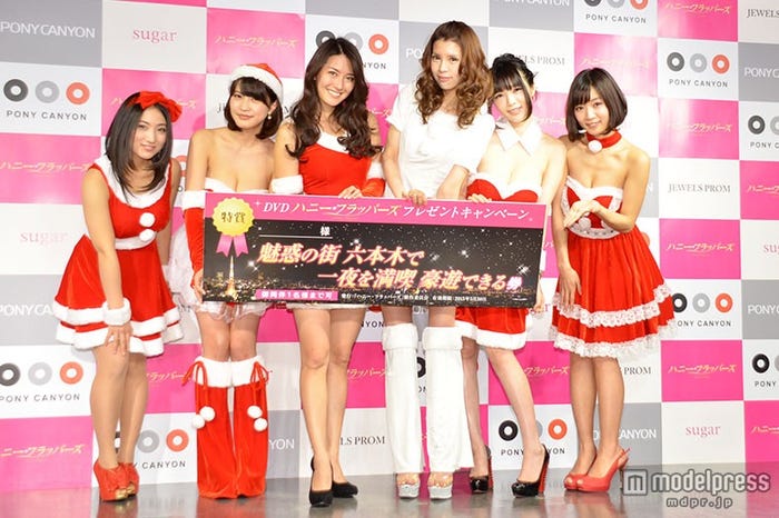 (左から)紗綾、岸明日香、矢吹春奈、坂口杏里、森下悠里、階戸瑠李