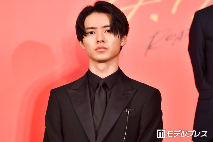 本郷奏多 実写 キングダム 撮影は王室で暇を持て余す 身を削って暇と闘った モデルプレス