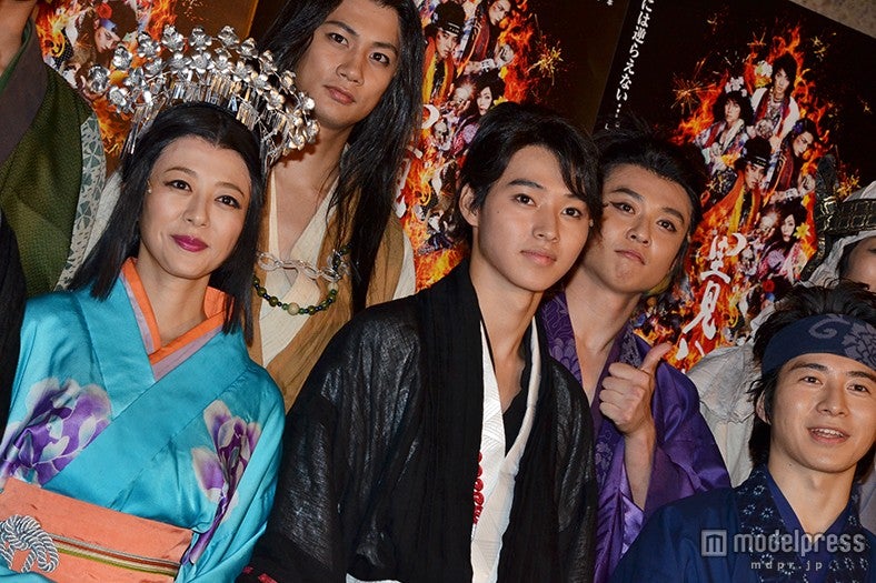 （前列左から）白石美帆、山崎賢人、村井良大（後列左から）馬場良馬、石垣佑磨