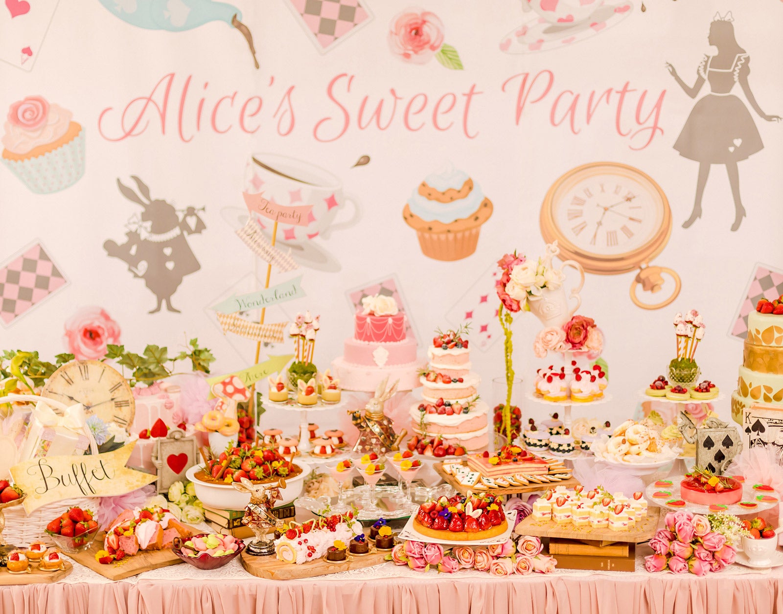 アリスのスイートティーパーティー ～不思議の国のいちご畑～／画像提供：株式会社ツカダ・グローバルホールディング