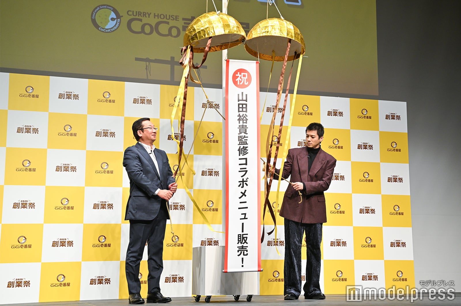 「なつぞら」ぶりにくす玉を割る山田裕貴（C）モデルプレス