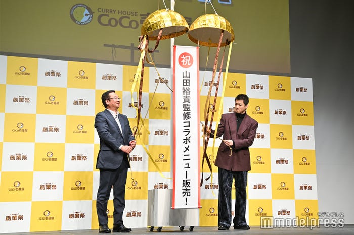 「なつぞら」ぶりにくす玉を割る山田裕貴(C)モデルプレス