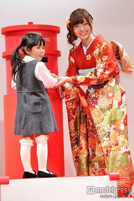 白石麻衣（右）