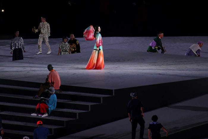 閉会式に登場したmilet/Photo by Getty Images